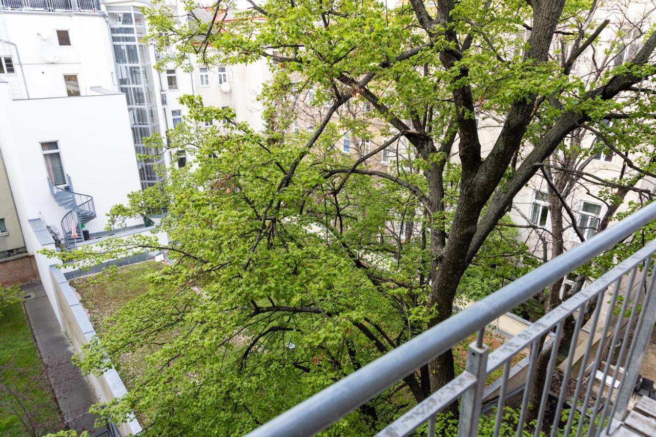 Moonlight Apartment With Porch Near Schoenbrunn And Westbahnhof ウィーン エクステリア 写真